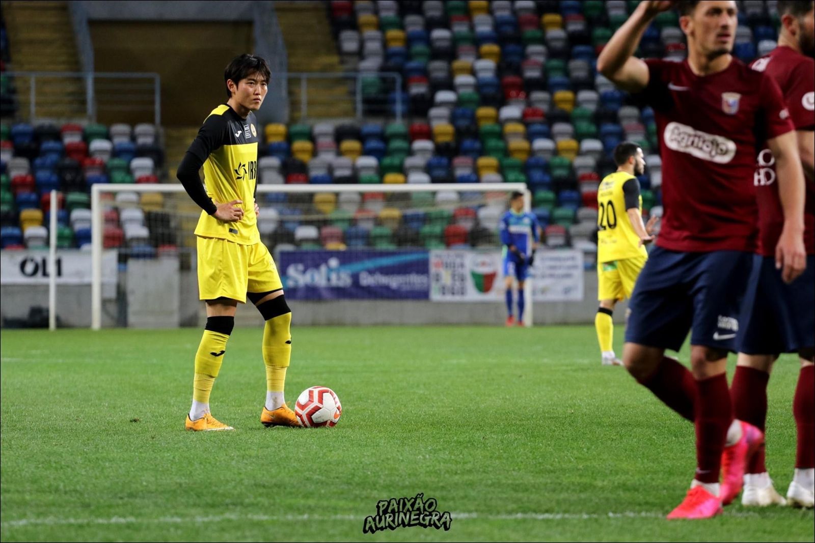 Danny Choi lining up a free kick for Beira-Mar